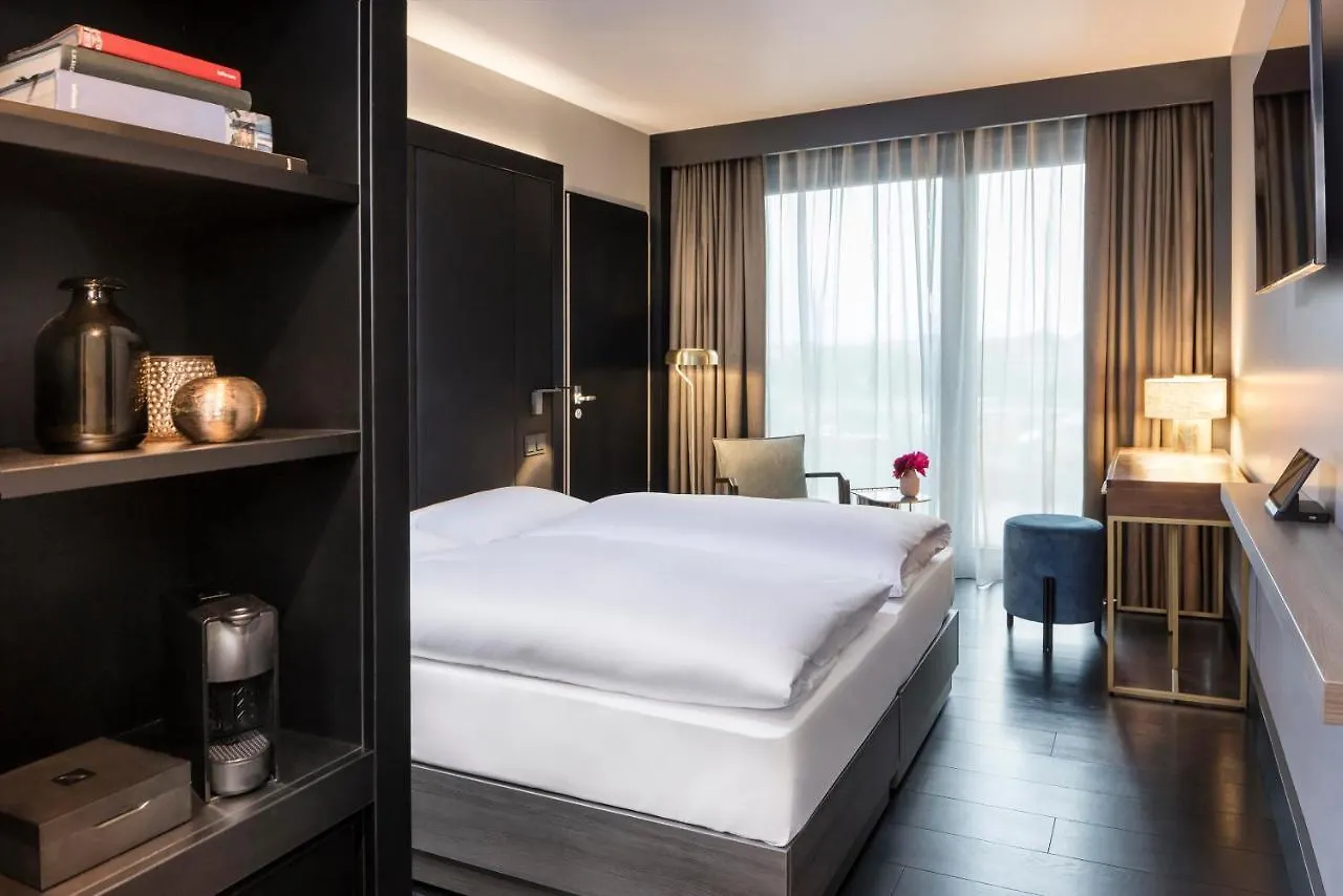 Hotel Amano East Side Berlín 3*,